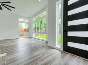 1913 Hoskins Drive G, Houston TX 77080