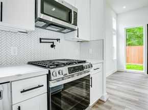 1913 Hoskins Drive G, Houston TX 77080