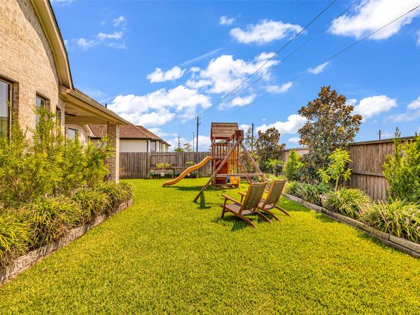 423 Bartlett Street, Webster TX 77598