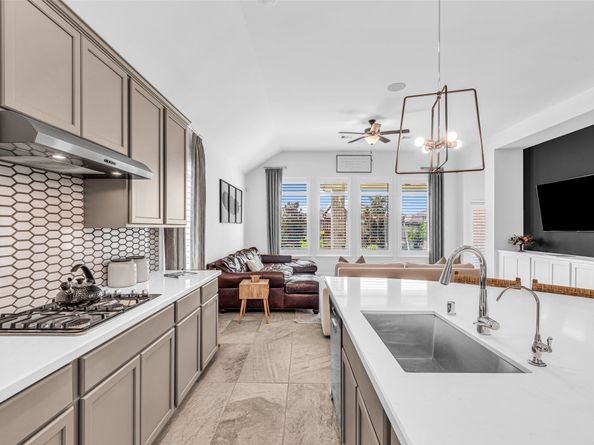 423 Bartlett Street, Webster TX 77598