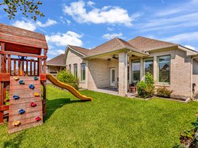 423 Bartlett Street, Webster TX 77598