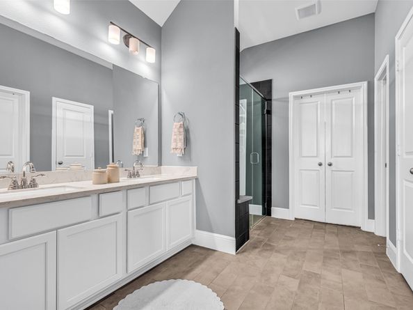 423 Bartlett Street, Webster TX 77598