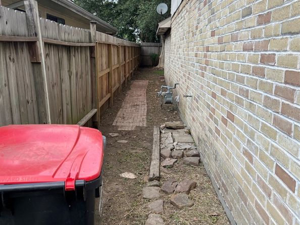 3910 Ebury Drive, Houston TX 77066