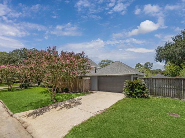 10902 BURGOYNE Road, Houston TX 77042