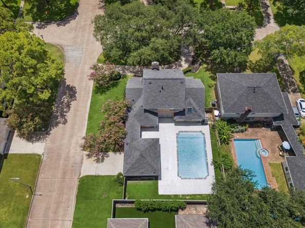 10902 BURGOYNE Road, Houston TX 77042