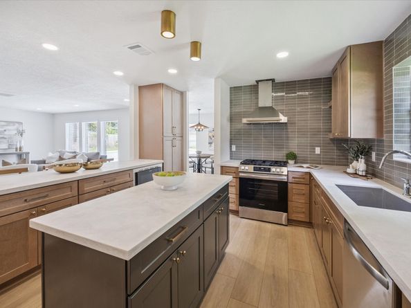 10902 BURGOYNE Road, Houston TX 77042