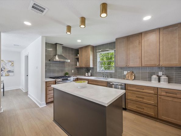 10902 BURGOYNE Road, Houston TX 77042