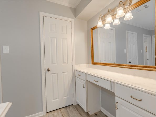 5938 Theall Road, Houston TX 77066