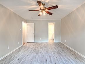 5938 Theall Road, Houston TX 77066