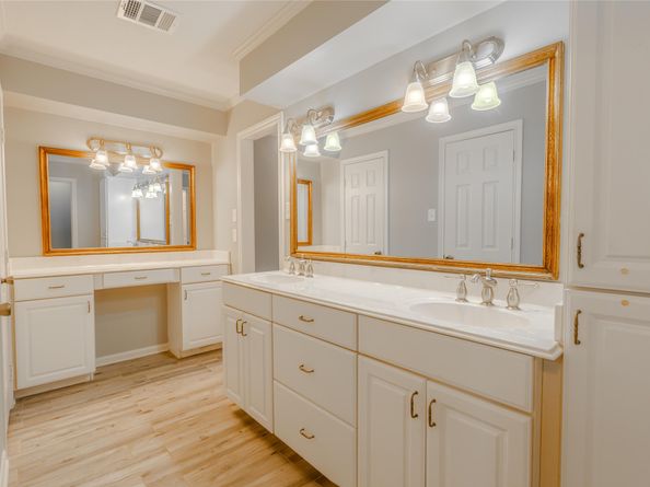 5938 Theall Road, Houston TX 77066
