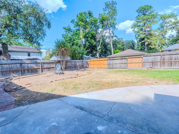 5938 Theall Road, Houston TX 77066