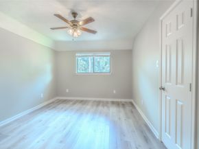 5938 Theall Road, Houston TX 77066