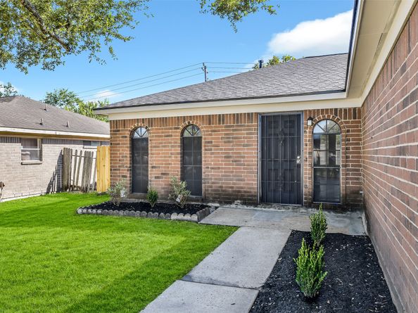 4726 Fairgreen Lane, Houston TX 77048