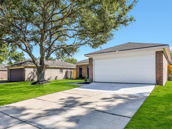 4726 Fairgreen Lane, Houston TX 77048