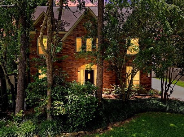 27 N Duskwood Place, The Woodlands TX 77381