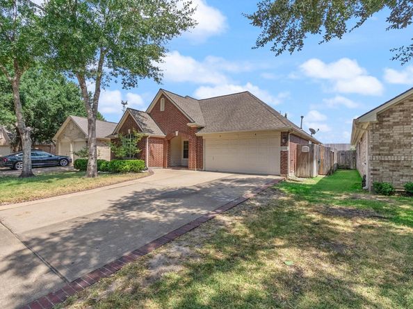 10638 Desert Springs Circle, Houston TX 77095