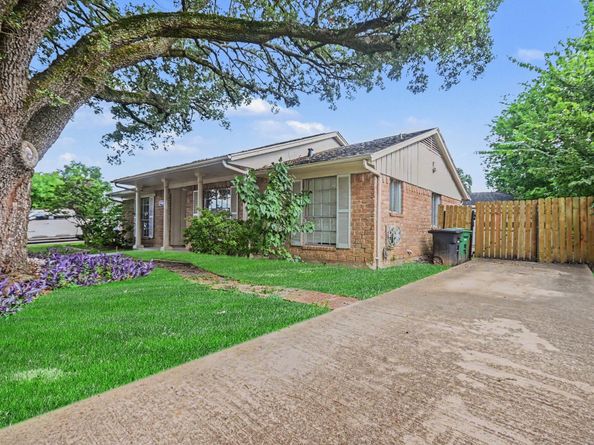 11226 Sagemeadow Lane, Houston TX 77089
