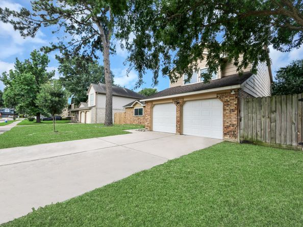 8527 Pearl Lake Drive, Houston TX 77095