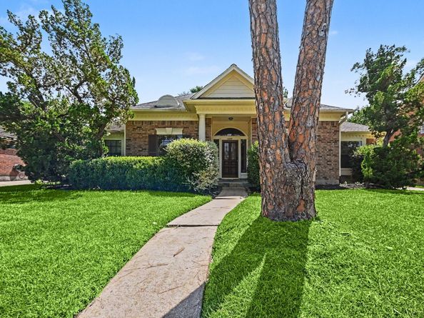 15814 Lake Lodge Drive, Houston TX 77062