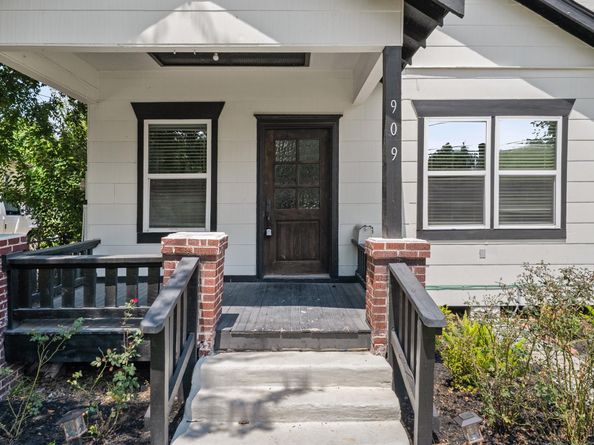 909 King Street, Houston TX 77022