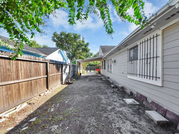 7021 Brownwood Street, Houston TX 77020