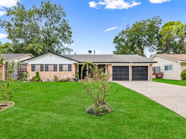 8823 Shadow Crest Street, Houston TX 77074
