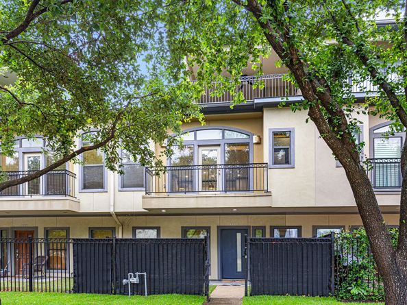1119 Saint Charles Street, Houston TX 77003