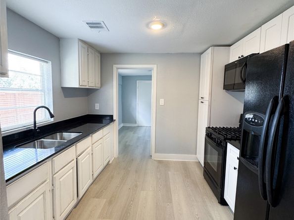 121 Georgia Street, Houston TX 77029