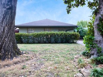 2740 Suffolk Drive