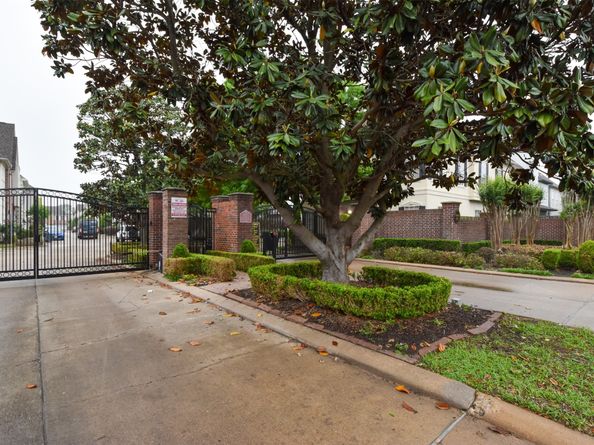 3226 Pemberton Circle Drive, Houston TX 77025