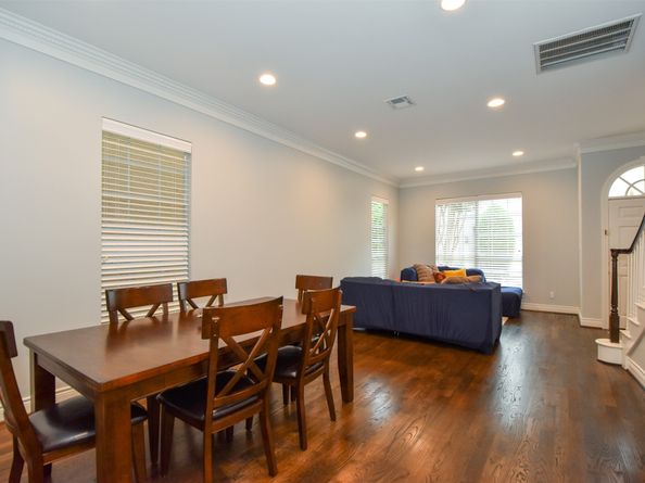 3226 Pemberton Circle Drive, Houston TX 77025