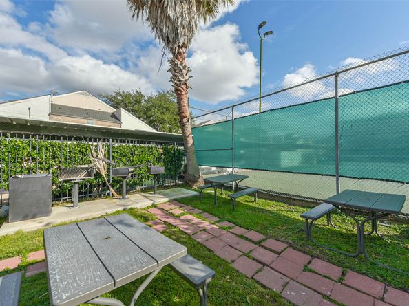 7900 N Stadium Drive 16, Houston TX 77030