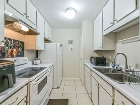 7900 N Stadium Drive 16, Houston TX 77030