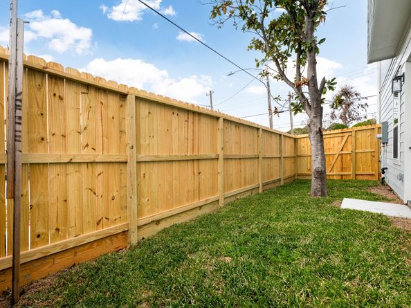 751 Dumble Street, Houston TX 77023