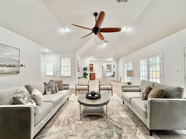 263 S Crimson Clover Court, The Woodlands TX 77381