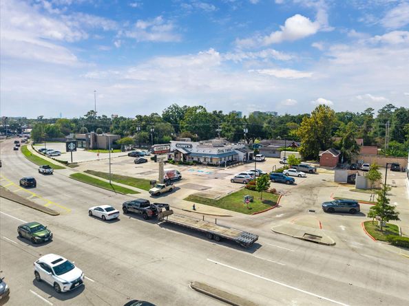 1050 W 42nd Street, Houston TX 77018