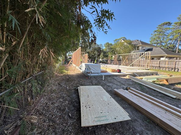 1050 W 42nd Street, Houston TX 77018