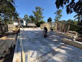 1050 W 42nd Street, Houston TX 77018