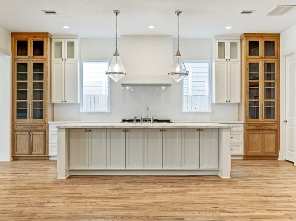 1050 W 42nd Street, Houston TX 77018