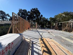 1050 W 42nd Street, Houston TX 77018