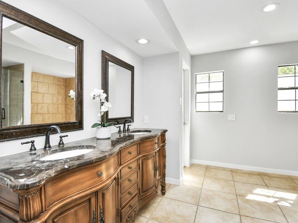 409 E Fair Harbor Lane, Houston TX 77079