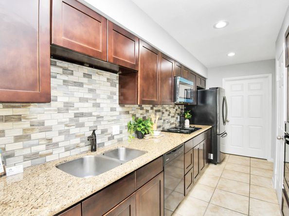 409 E Fair Harbor Lane, Houston TX 77079