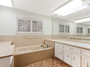 201 Vanderpool Lane 65, Houston TX 77024