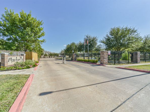 1728 Tornado, Houston TX 77091