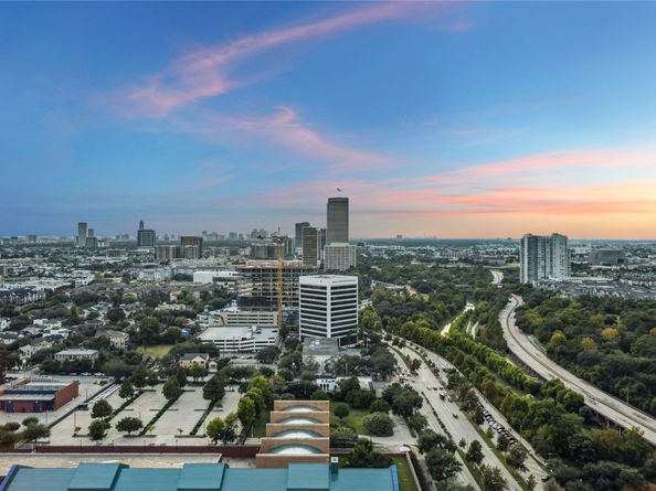 1711 Allen Parkway 2301, Houston TX 77019