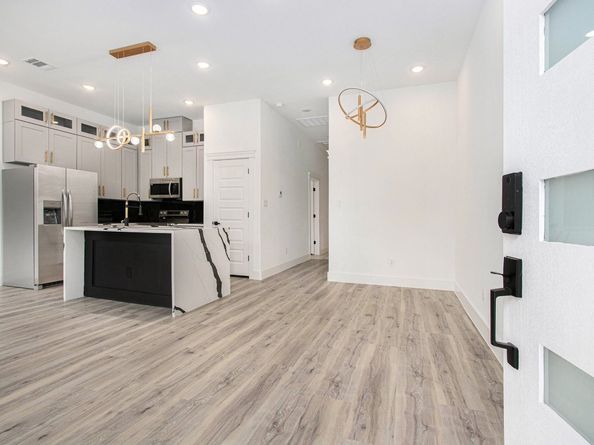 3652 Seabrook Street A and B, Houston TX 77021