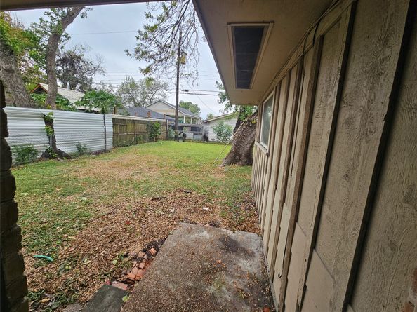 1623 Debeney Drive, Houston TX 77039