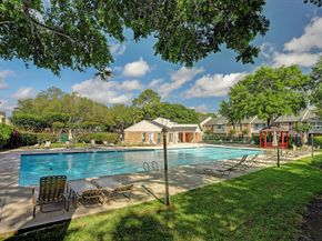 10227 Longmont Drive 34/2, Houston TX 77042