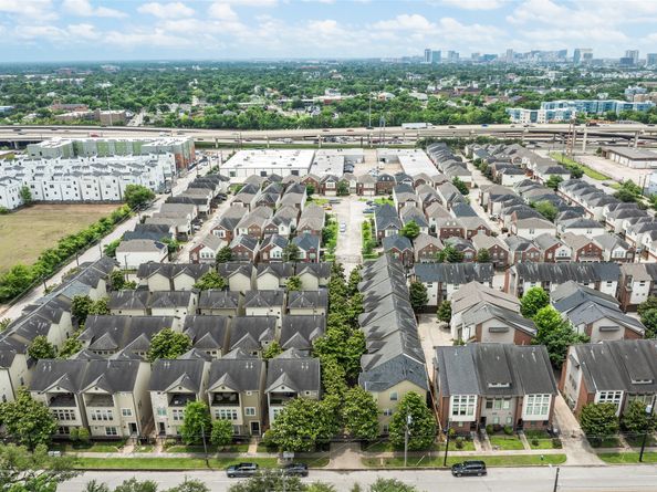 2915 Pease Street, Houston TX 77003