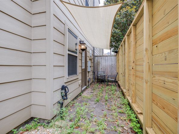 2915 Pease Street, Houston TX 77003